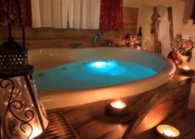 אהבה בכיף ראש פינה- בלב המושבה הגלילית ראש פינה מחכה לכם בפינת חמד קסומה 2 צימרים דיסקרטיים המוקפים בצמחייה ועצים ירוקים. במחירים אטרקטיביים