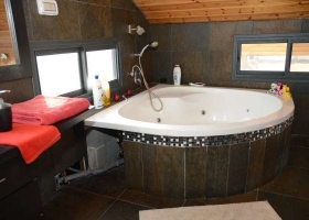 חדרים לפי שעה בנהריה- סוויטות יוקרתיות וצימר עץ רומנטי שוכנים על 10 דונם פרטיים בעיר נהריה בלב סביבה פסטורלית ונקייה. להשכרה לפי שעות