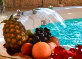 הקסם הירוק- היכנסו לתמונות וקבלו טעימה קטנה מתענוג גדול. בקתות המשולבות אבן עץ באווירה אינטימית להשכרה לפי שעות והכי חשוב בדיסקרטיות