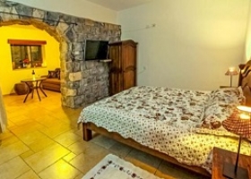 בוסתן התבור בכפר תבור צימרים ליד הכנרת ועפולה מזמין אתכם לאירוח בסוויטות חמימות ורומנטיות. פרטיות מלאה ואווירה פסטורלית